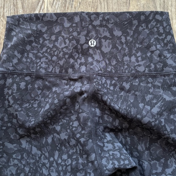 lululemon wunder under luxtreme leggings - Picture 2 of 3